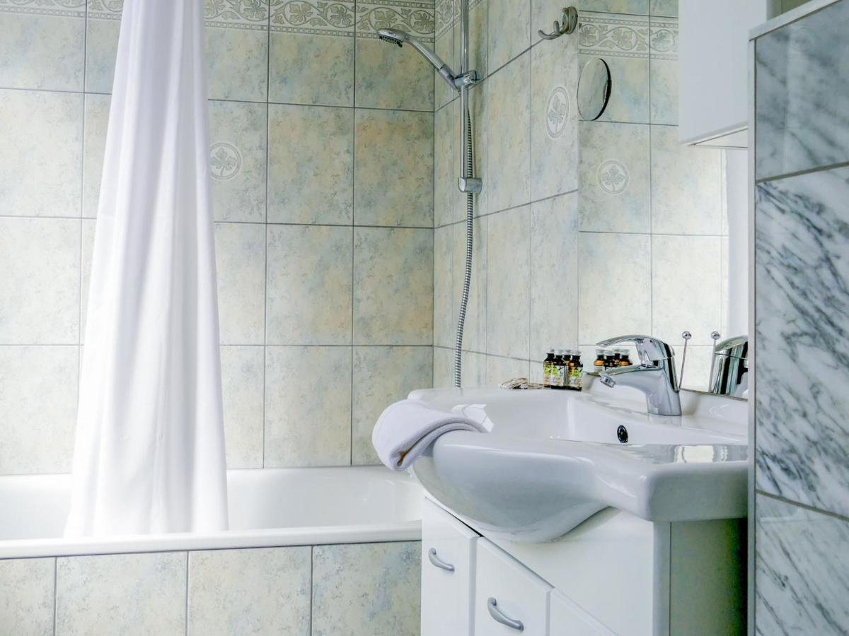 Hotel Berlioz Euroairport Basel - Mulhouse - Freiburg Сен-Луи Екстериор снимка