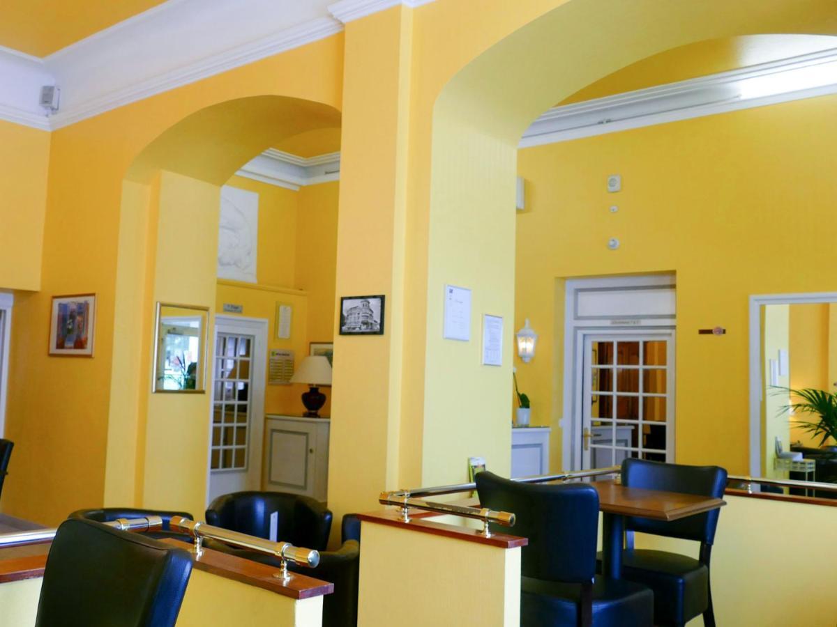 Hotel Berlioz Euroairport Basel - Mulhouse - Freiburg Сен-Луи Екстериор снимка
