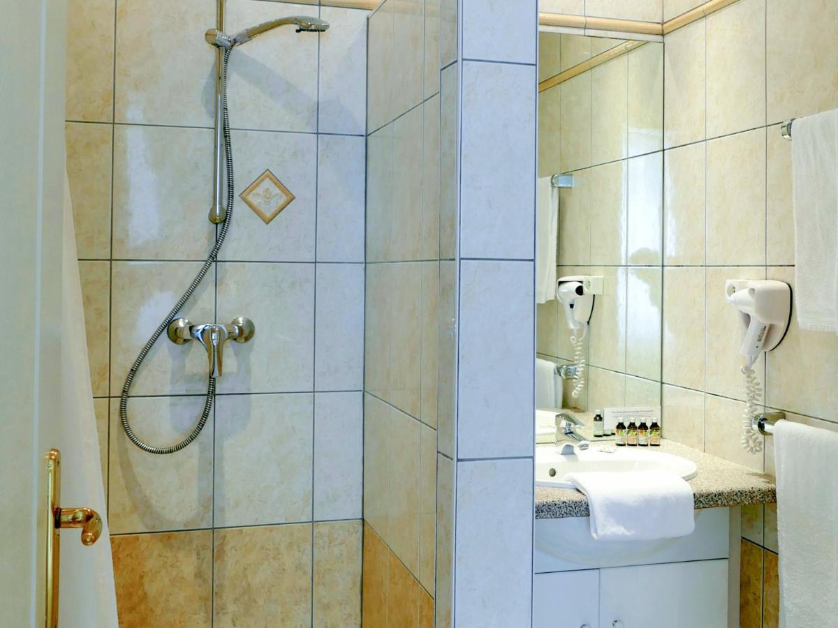 Hotel Berlioz Euroairport Basel - Mulhouse - Freiburg Сен-Луи Екстериор снимка