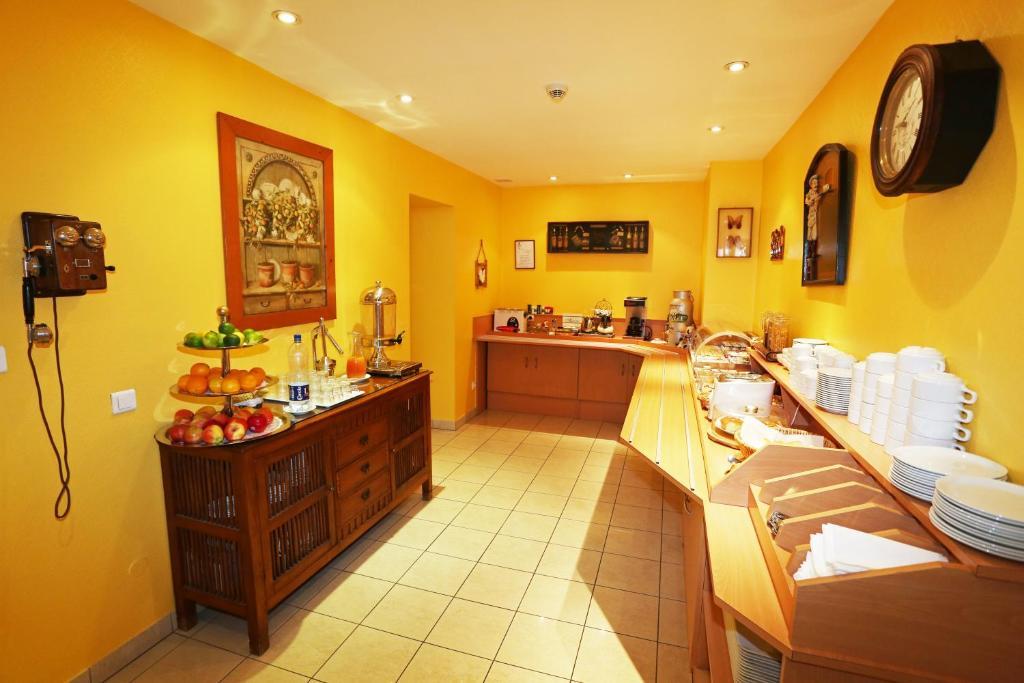 Hotel Berlioz Euroairport Basel - Mulhouse - Freiburg Сен-Луи Екстериор снимка