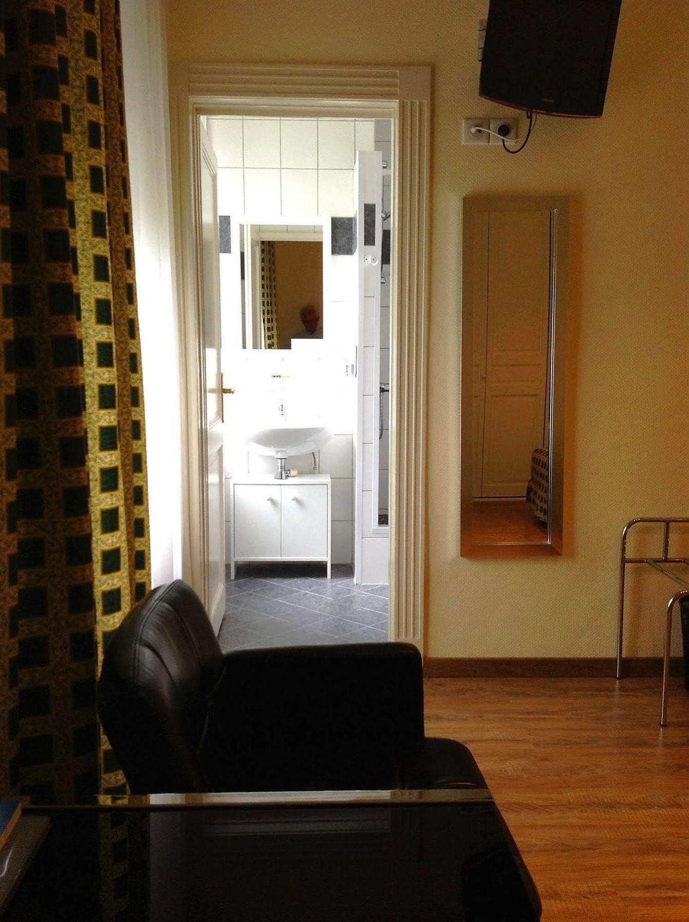 Hotel Berlioz Euroairport Basel - Mulhouse - Freiburg Сен-Луи Екстериор снимка